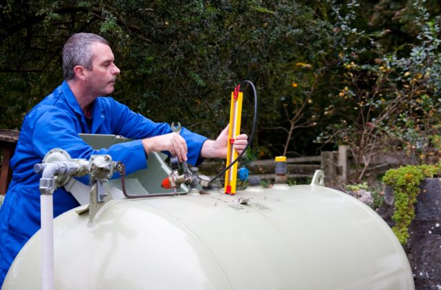 Gas,Engineer,Adjusting,Tank,Pressure,With,Gauge,And,Spanner