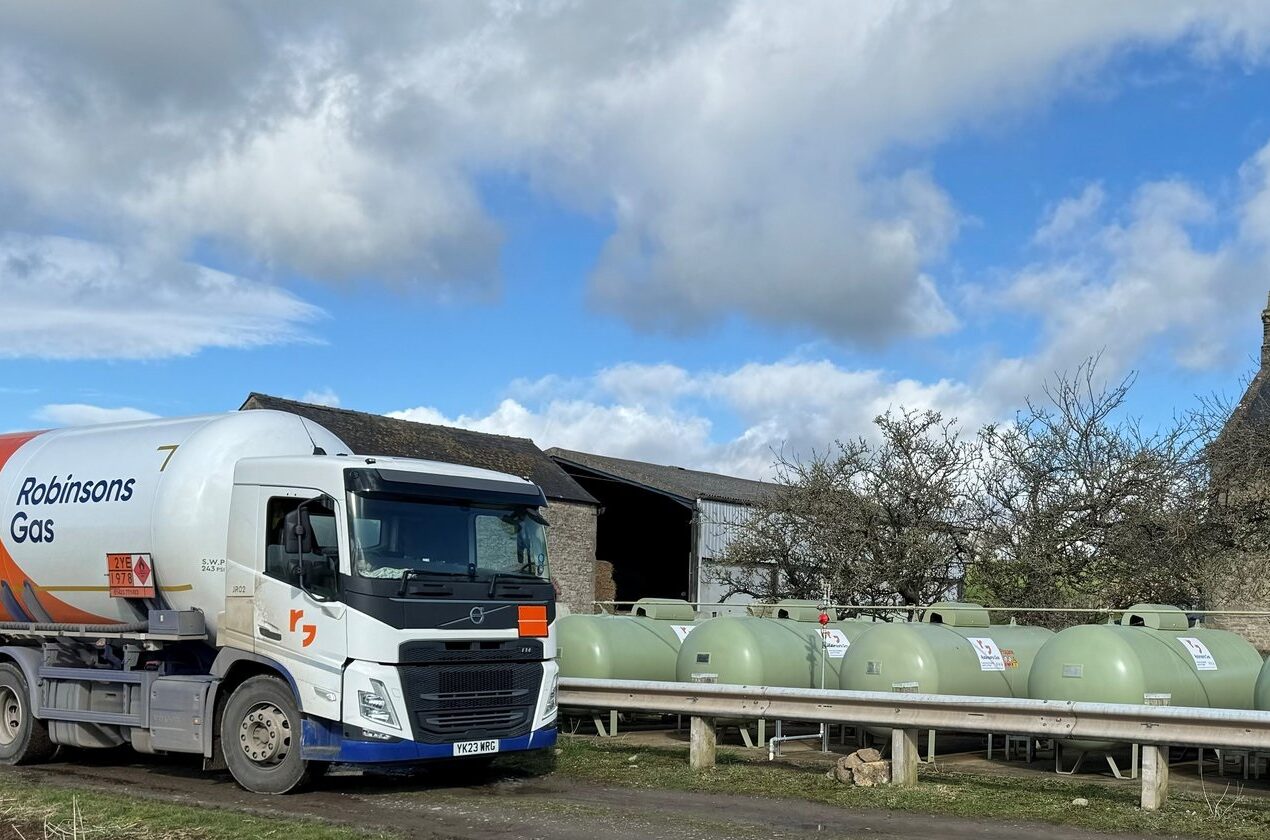 Robinsons Gas truck delivering in Nottinghamshire